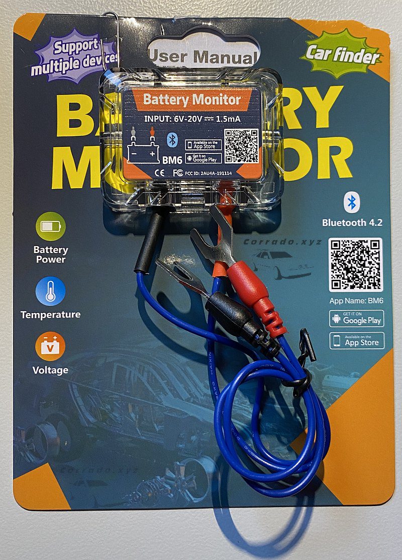 Klein aber hilfreich: der Batteriemonitor